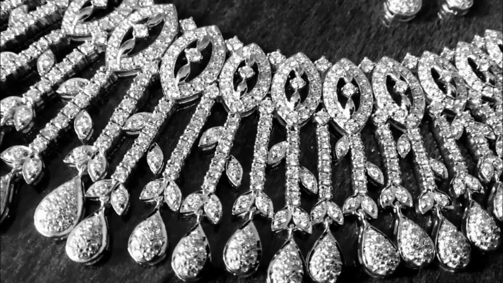 2. Diamond Necklaces Manufacturer